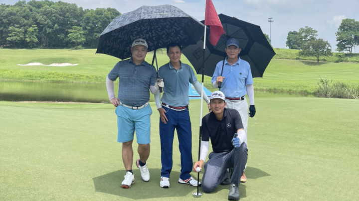 Golfer Nguyễn Ngọc Tuấn mở hàng dịch vụ giải thưởng HIO của VGS Sport tháng 7
