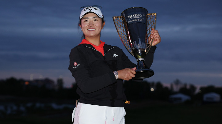 Rose Zhang làm nên lịch sử khi vô địch ở giải đầu tiên thi đấu chuyên nghiệp