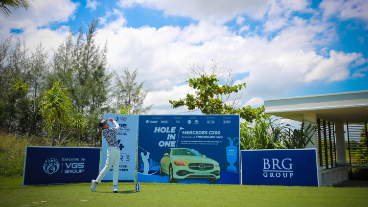 Giải thưởng HIO xe Mercedes C200 tại giải Pro-Am BRG Open Golf Championship Danang 2022