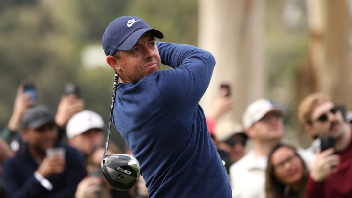 Rory McIlroy cảnh báo cuộc chiến giữa PGA Tour và LIV Golf không bền vững