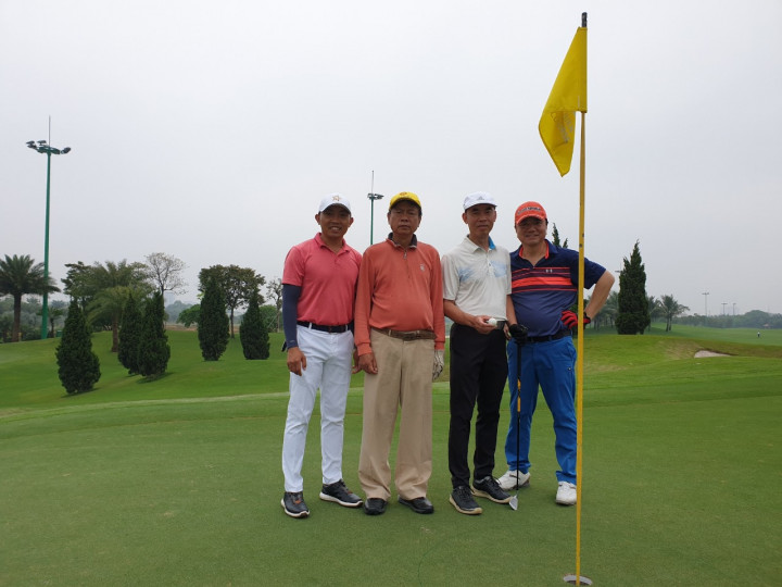 Golfer Nguyễn Hồng Minh trúng thưởng 100 triệu đồng từ dịch vụ của VGS Sport