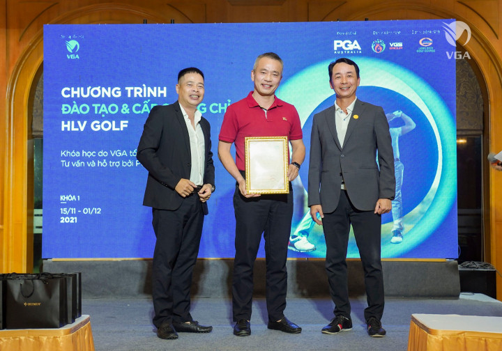 Chứng chỉ huấn luyện viên của Hiệp hội golf Việt Nam, thước đo uy tín cho người dạy golf