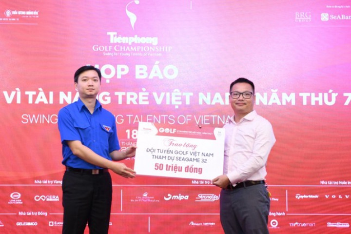 Quỹ Hỗ trợ Tài năng trẻ Việt Nam trao tặng 50 triệu đồng cho Đội tuyển Golf tham dự SEA Games 32