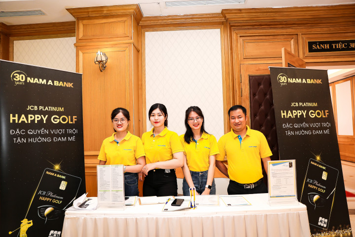 Golfer tham dự giải vô địch golf Trung niên Quốc gia 2022 – Tranh cúp T99 được hưởng ưu đãi khi mở tài khoản Nam A Bank