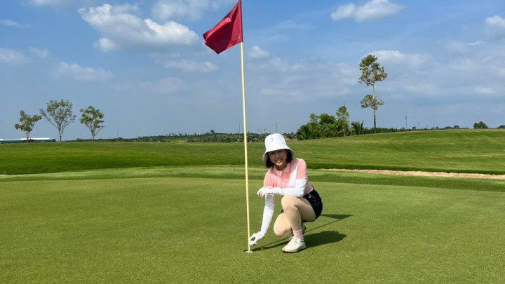Ghi HIO, golfer Đoàn Thị Xuân Phương trở thành khách hàng thứ 101 trong năm 2022 trúng giải thưởng tiền mặt giá trị của VGS
