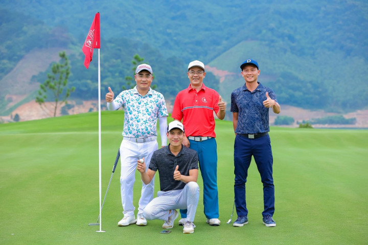 Sân golf Thanh Lanh cùng Golfer Lê Tùng Nam “ăn mừng” cú HIO để đời với thưởng lớn từ VGS Sport